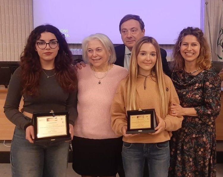 d952b456e1c1daa6d2453dc5e79d9c8c 1